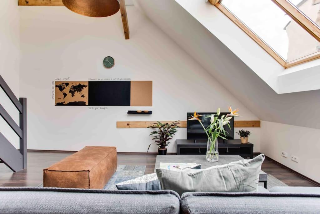 Unique City Centre Duplex, Roof Top Terrace, Castle View * Prague