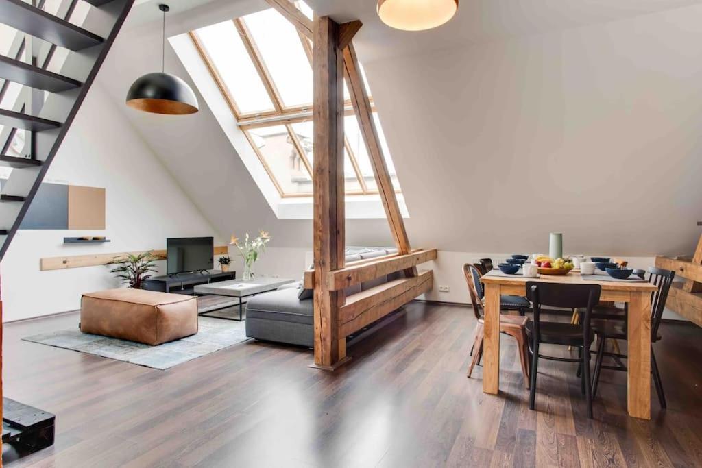Unique City Centre Duplex, Roof Top Terrace, Castle View Apartment